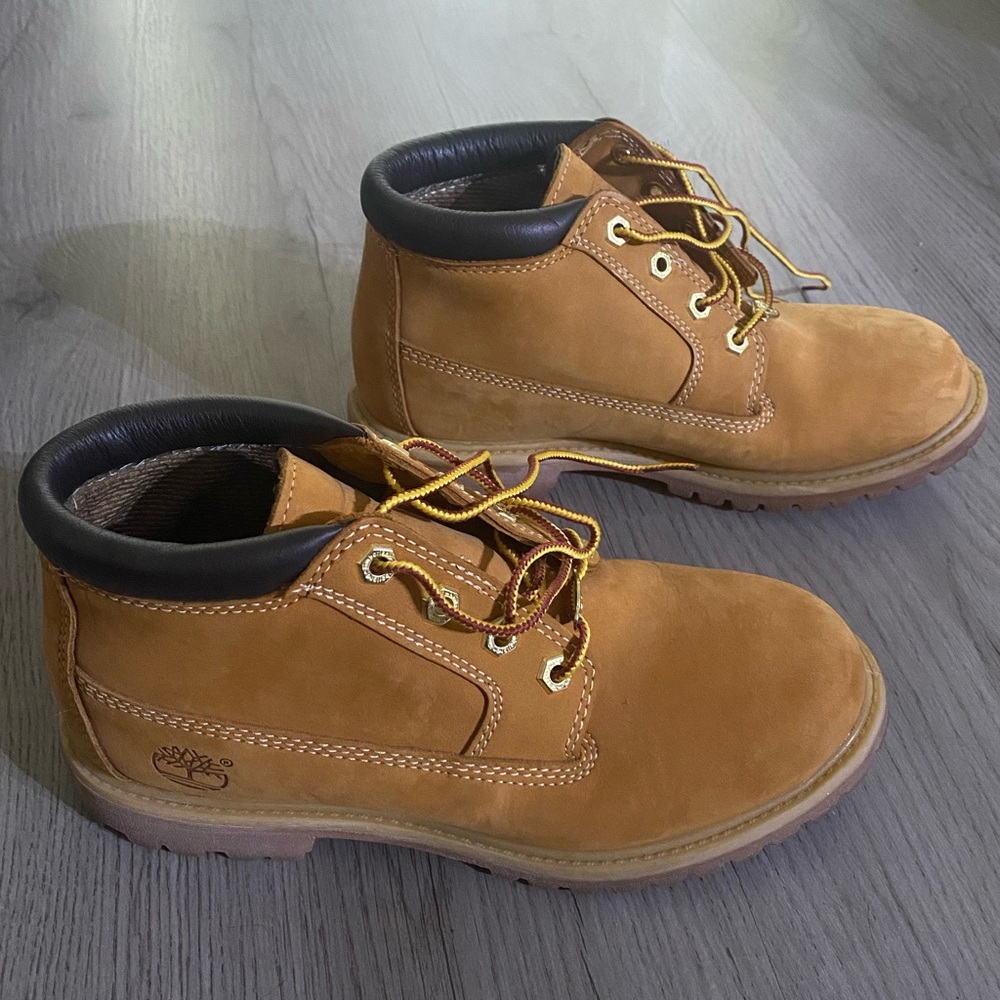 Timberland Women’s Nellie Lace Up Utility Waterproof Lug Sole Boots